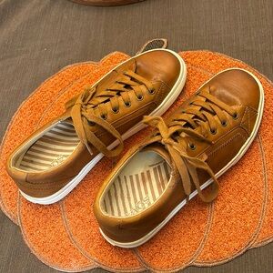 Taos Leather Sneakers size 10